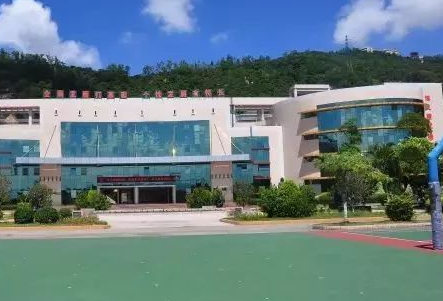 優(yōu)美綠色的校園環(huán)境、可以襯托出不一樣的校園文化！