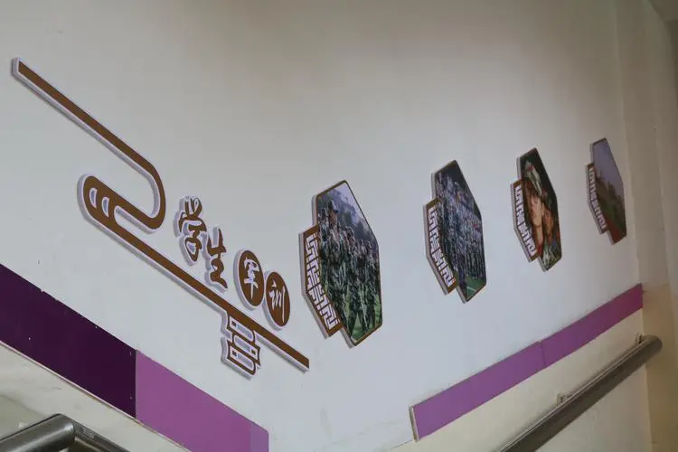 大力推進素質教育，重視校園文化設計